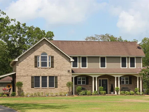 514 Winchester Trl, Angleton, TX 77515