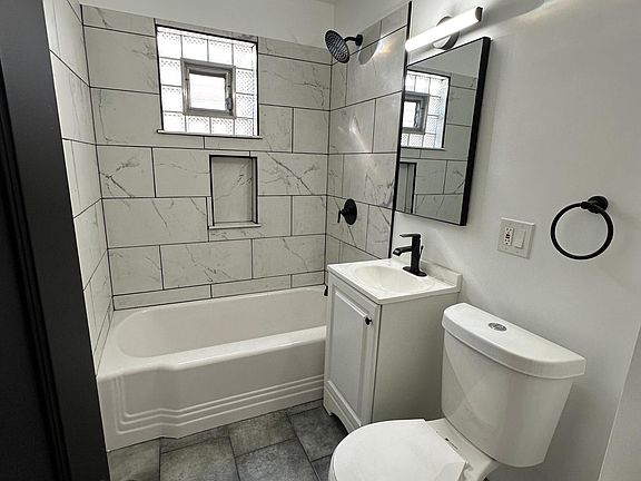 4th image of 4904 N Austin Ave #1