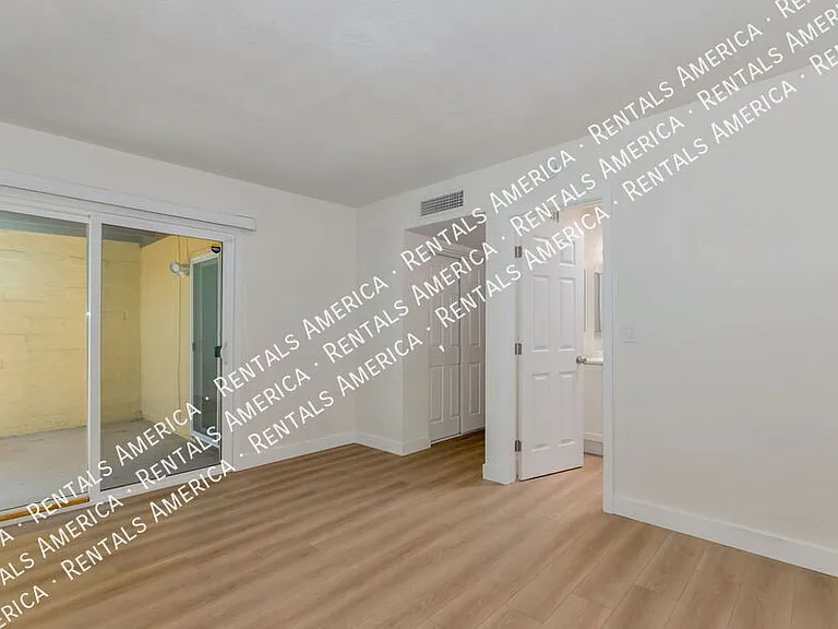 1816 E Iowa St — Photo 12
