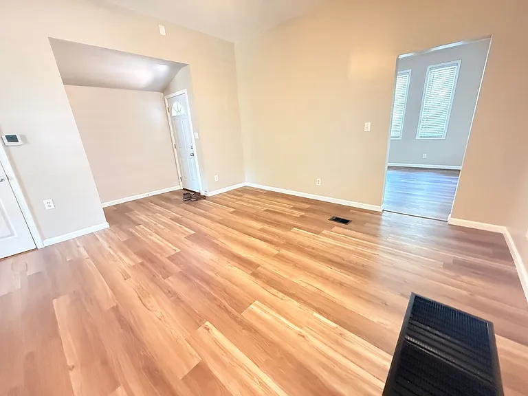 1227 Vincennes St — Photo 6