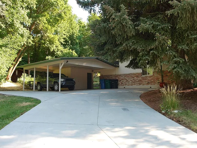 996 Thrushwood Dr — Photo 3