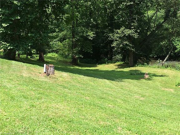 5th image of 346 E Collins Ln