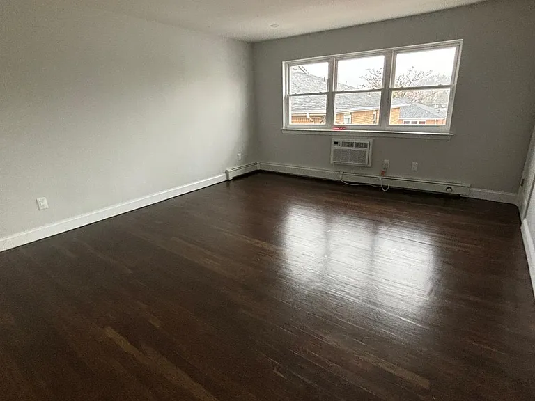 Karl Place Apartments — Photo 30