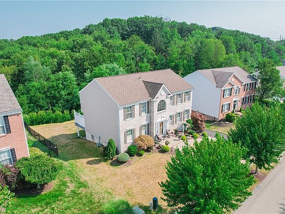3rd image of 8004 Maureen Dr