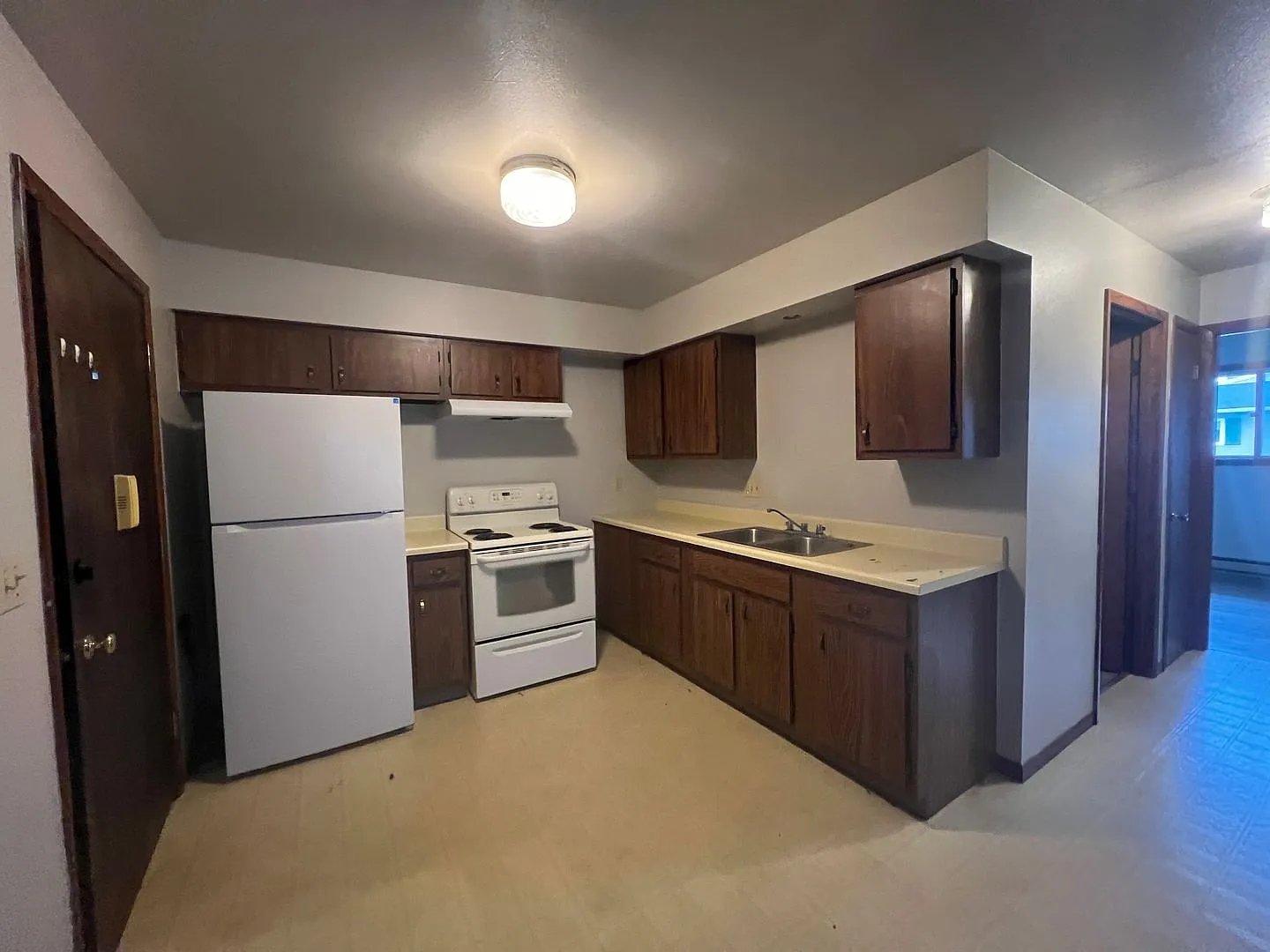 909 Genrich St — Photo 3