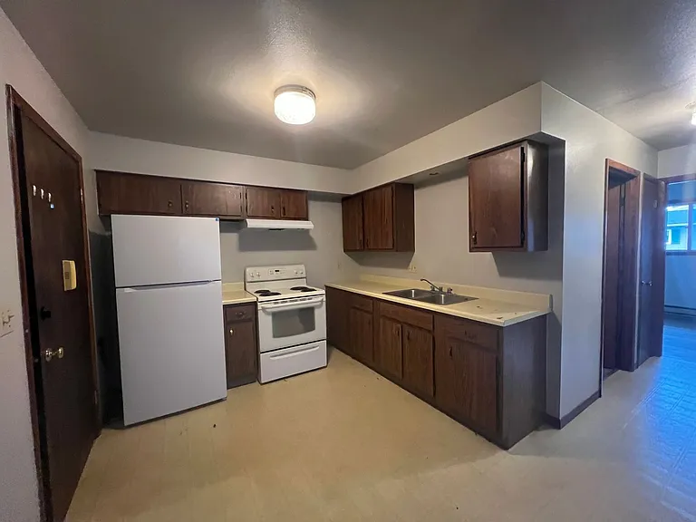 909 Genrich St — Photo 3