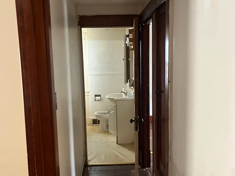 118 E Bell Ave — Photo 3