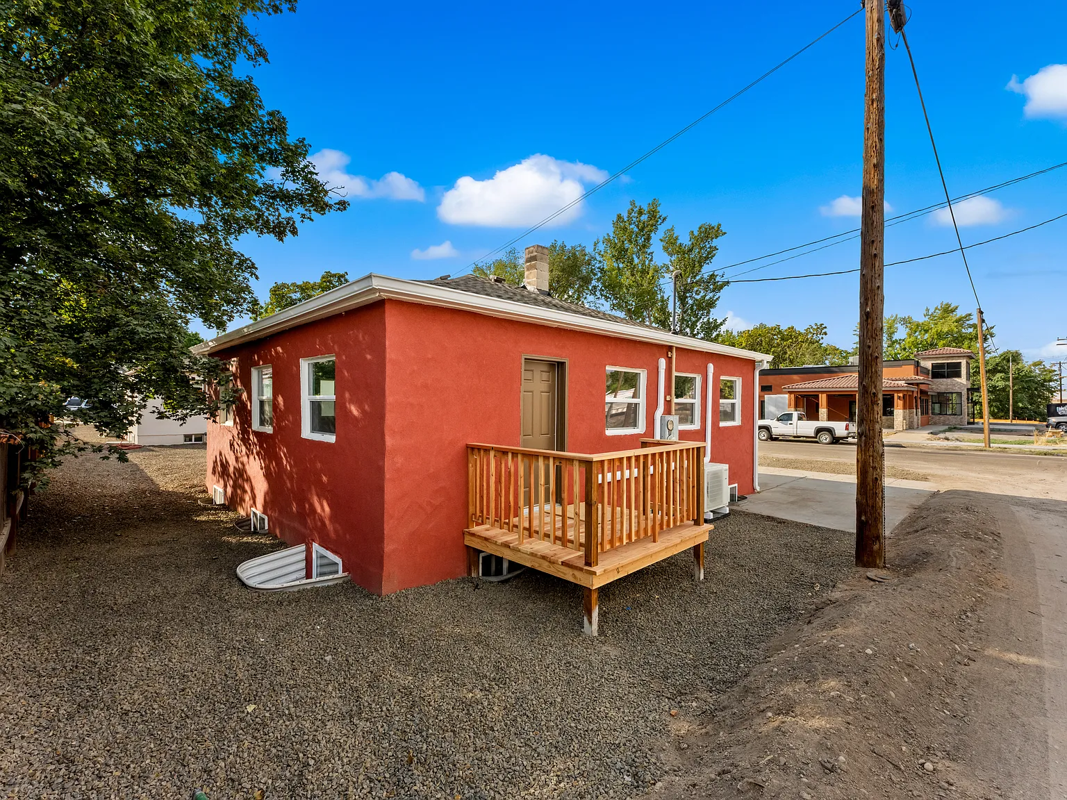 2 bed, 1.5 bath, 1868 sqft, $1,800 — Photo 2