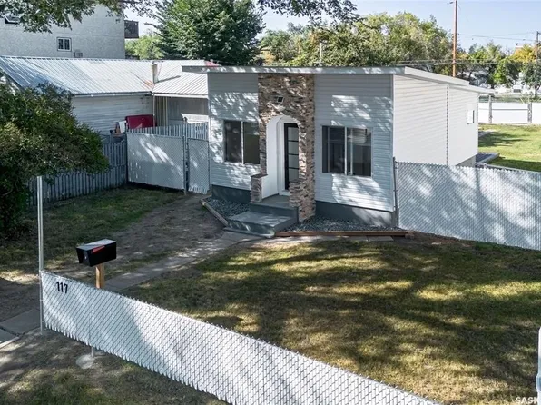 117 U AVENUE S, Saskatoon, SK S7M 3B9