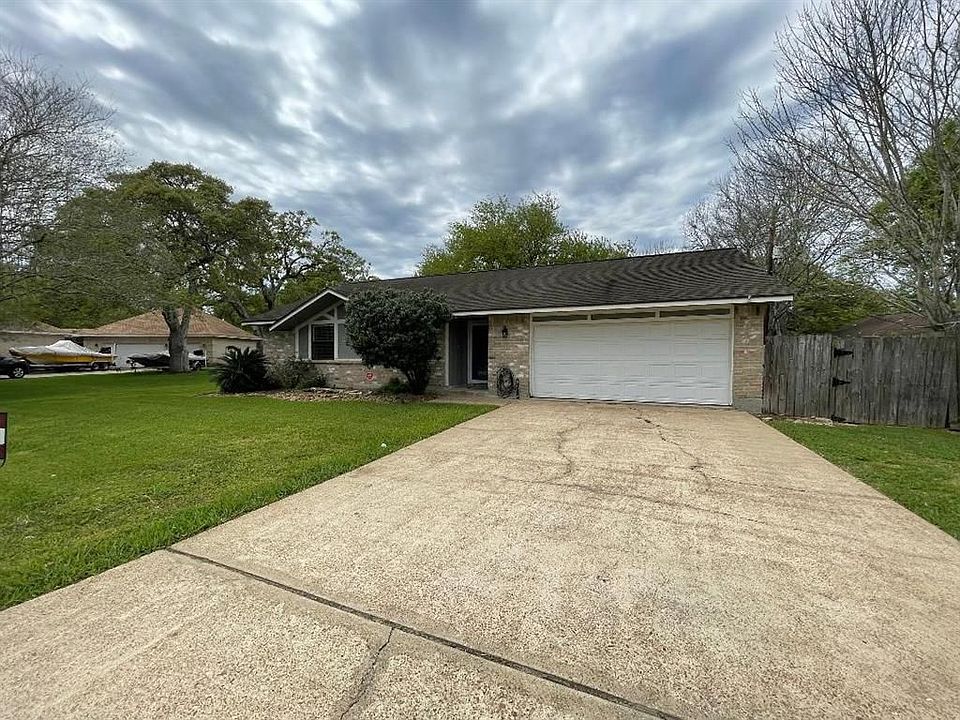 1st image of 157 Forest Oaks Ln