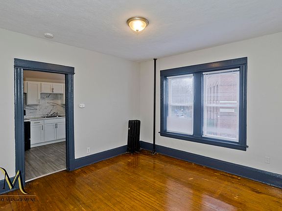 5th image of 201 Dickinson St APT 2