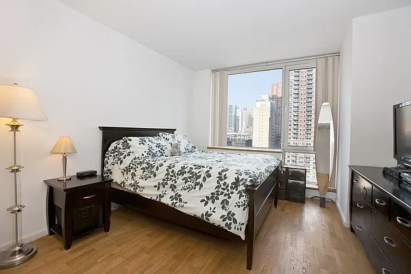 Rented by BLU Real Estate | media 22