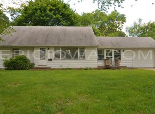3624 Lawrence St NE, Cedar Rapids, IA 52402