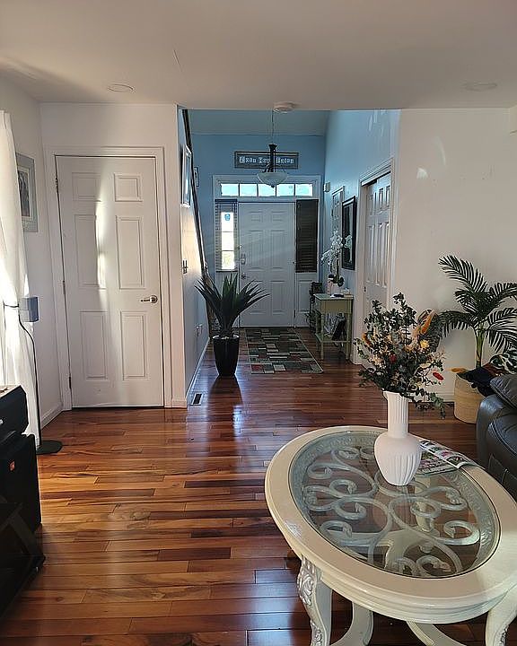 2nd image of 2540 Upper Way