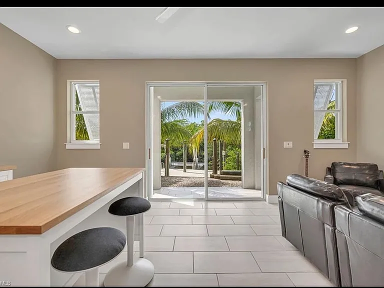 2364 Becca Ave — Photo 3