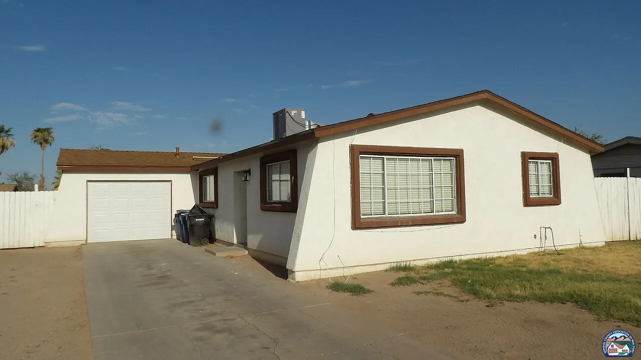 4 bed, 2.0 bath, 1274 sqft, $2,000 — Photo 1