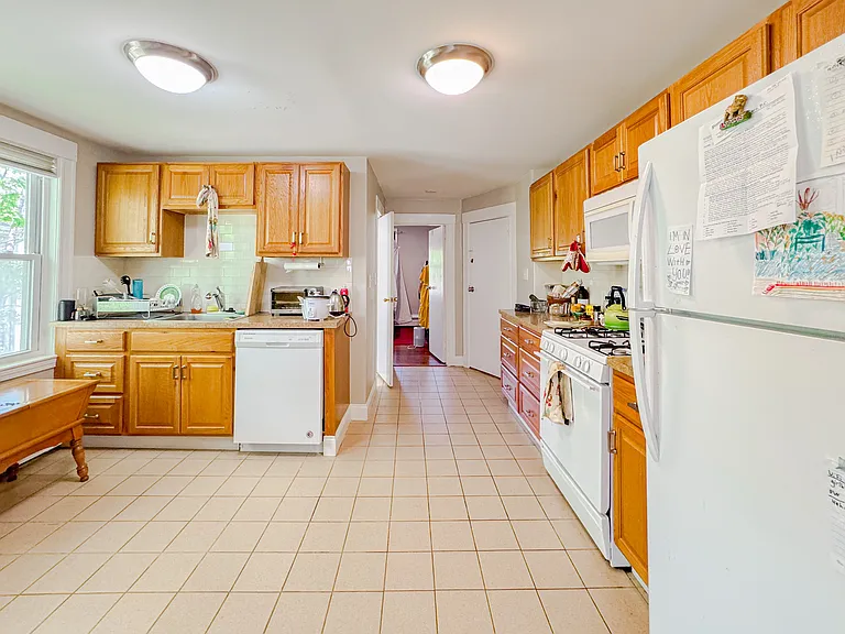 21 Town Hill St #2 — Photo 4