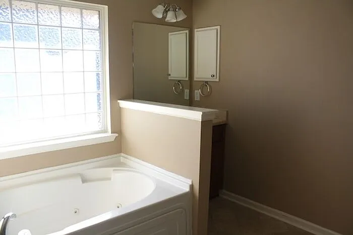 7010 Thornwood Ln SE — Photo 32