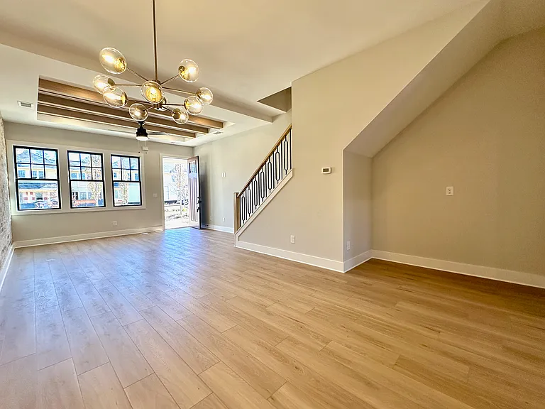 1193 Windsor Sq — Photo 7