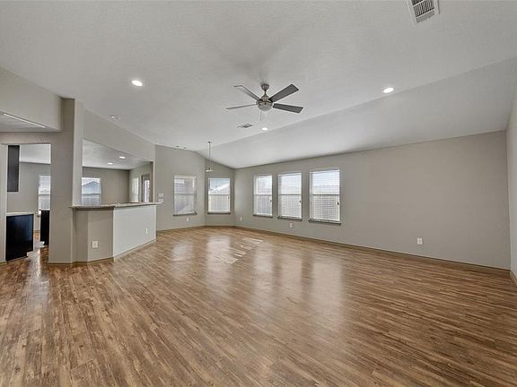 3rd image of 1218 Newcastle Dr