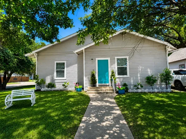 220 W Wardville St, Cleburne, TX 76033