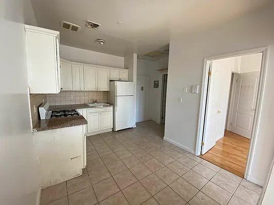 Rented by Premier Metro Realty Corp | media 5