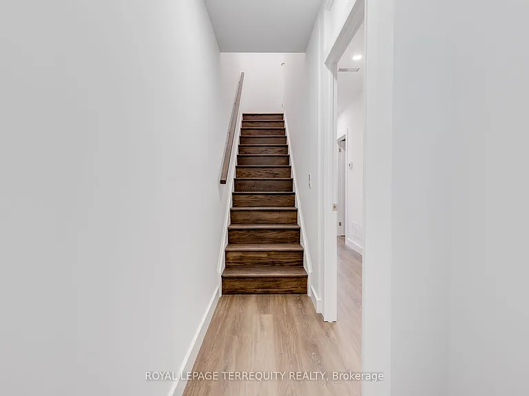 94 Earlscourt Ave #2 — Photo 2