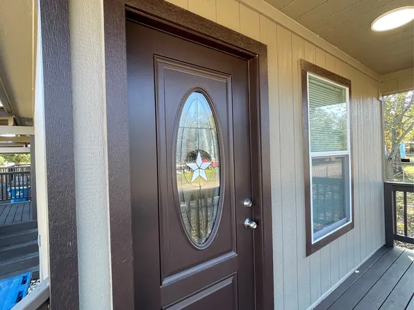 110 Crockett St #B & F, Valley View, TX 76272