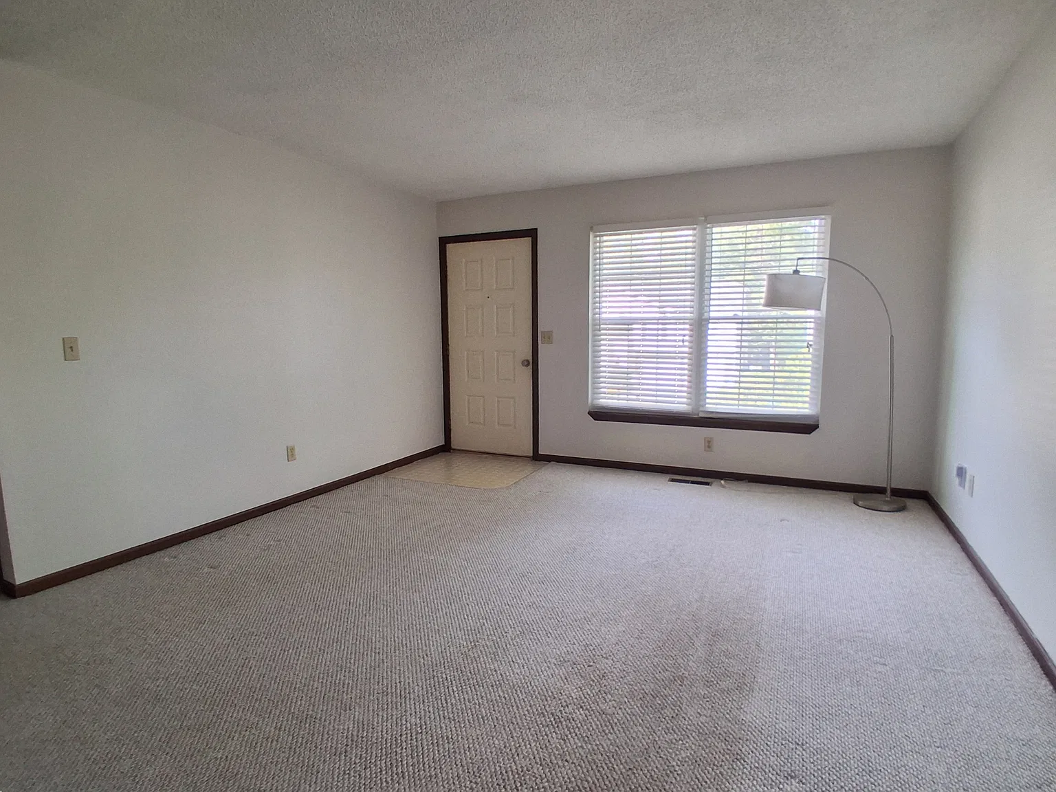 2 bed, 832 sqft, $1,600 — Photo 3