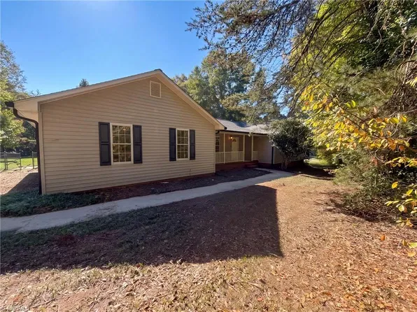 8507 Deer Path Ct, Stokesdale, NC 27357