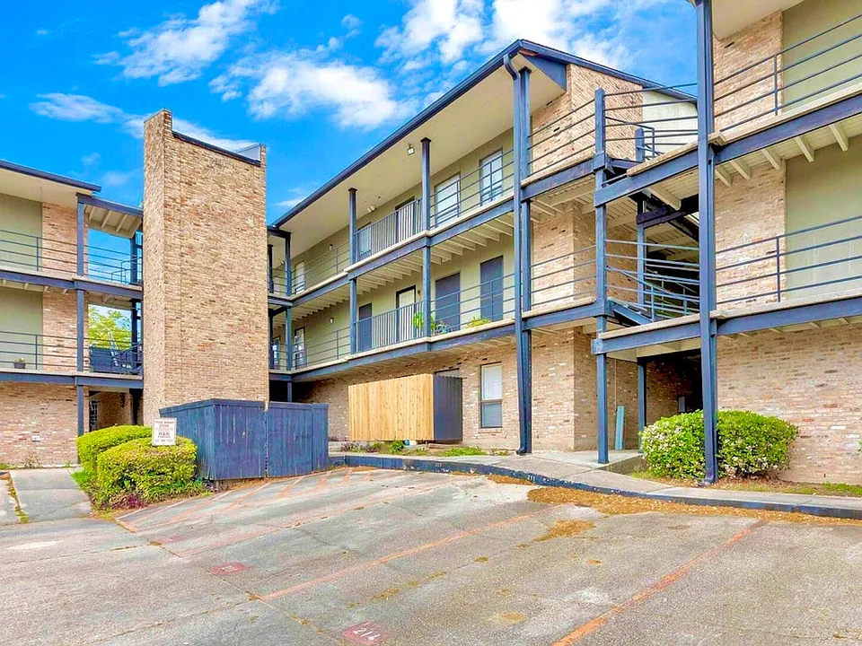 701 S College Rd #214