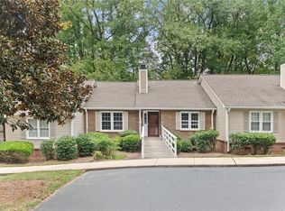 21 Brownstone Ln, Greensboro, NC 27410