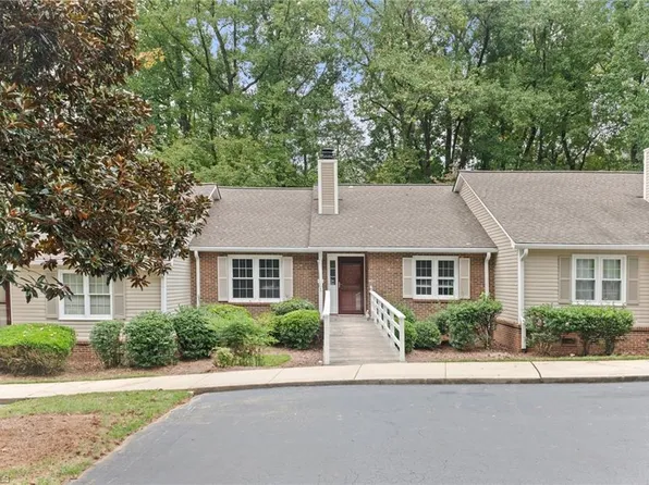 21 Brownstone Ln, Greensboro, NC 27410