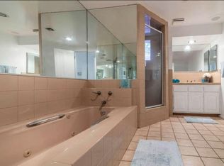 16733 Oak View Dr, Encino, CA 91436