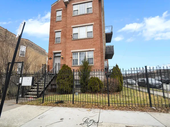 2702 W Warren Blvd APT 4, Chicago, IL 60612