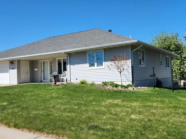 1096 E Turnpike Ave, Bismarck, ND 58501