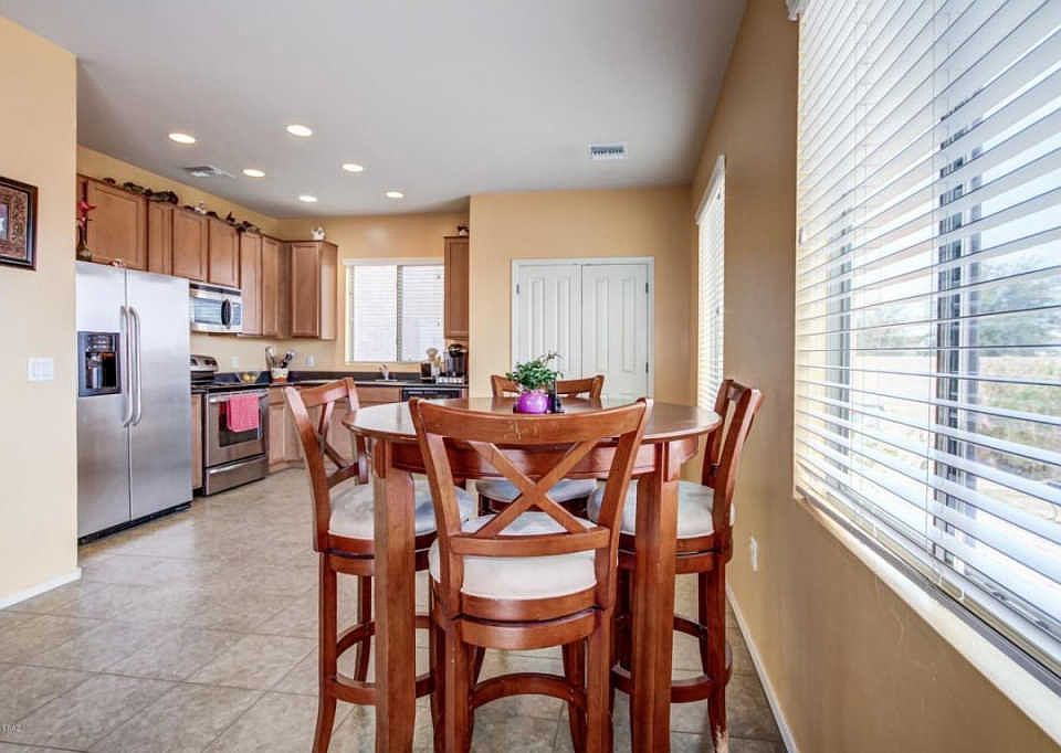 1st image of 688 N Highlands Grove Ln