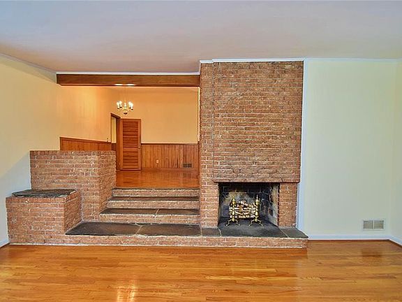 5th image of 610 Holly Dr