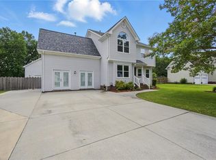 433 Cedar Pointe Ln, Chesapeake, VA 23323