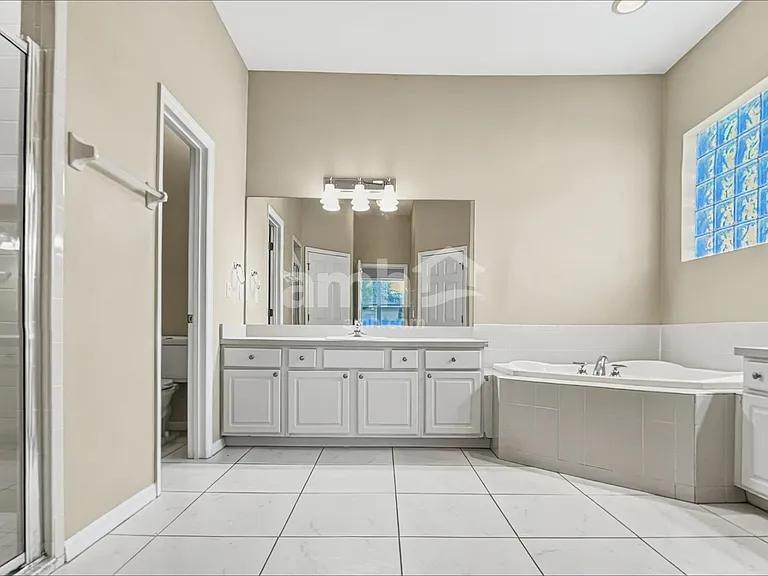 3828 Alamanda Hills Ln — Photo 12
