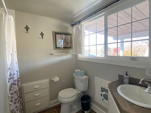 3rd image of 172 Skidmore St APT 3