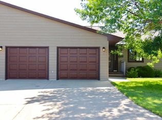600 32nd Ave SW APT A, Minot, ND 58701