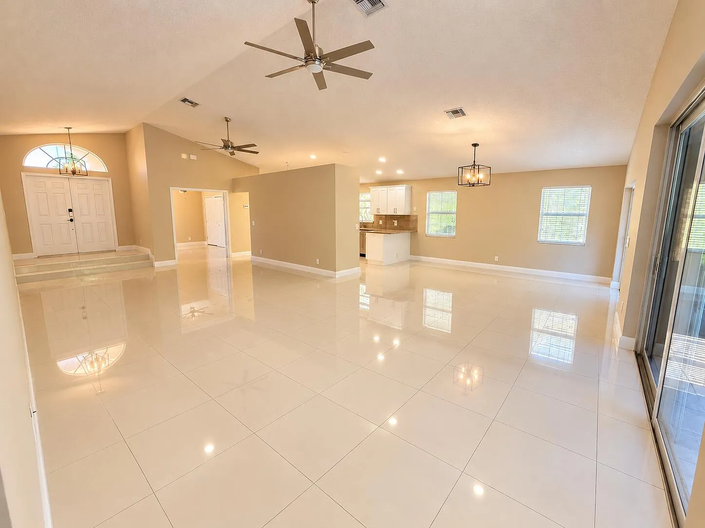 3 bed, 2.0 bath, 1963 sqft, $5,500 — Photo 2