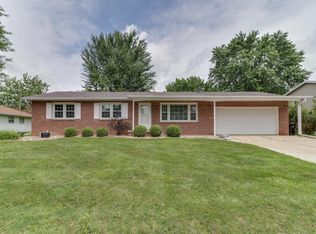 306 Garfield Dr, Bloomington, IL