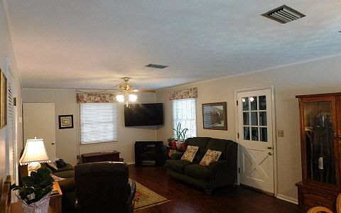 3rd image of 831 SW Alamo Dr