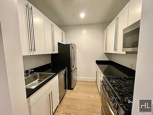 5th image of 41 Murray St #522