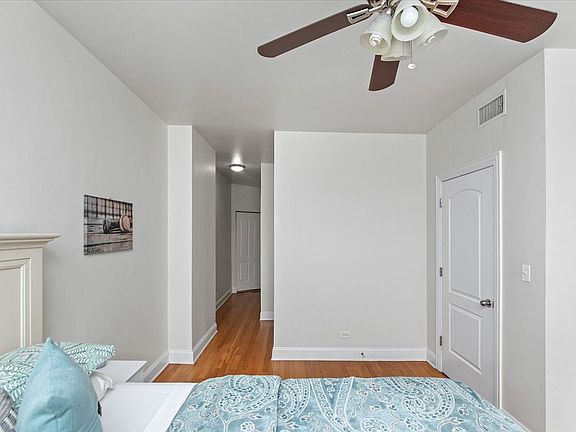 3rd image of 1214 W Belmont Ave #2F