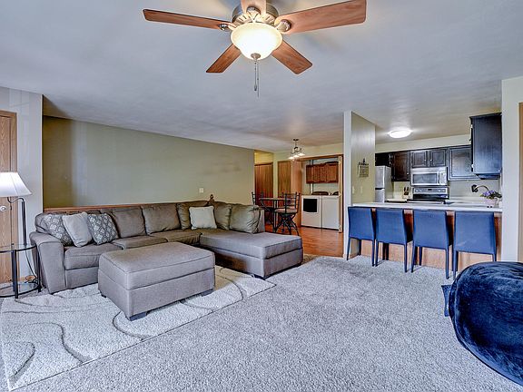 5th image of 620 Barrington Ct APT A