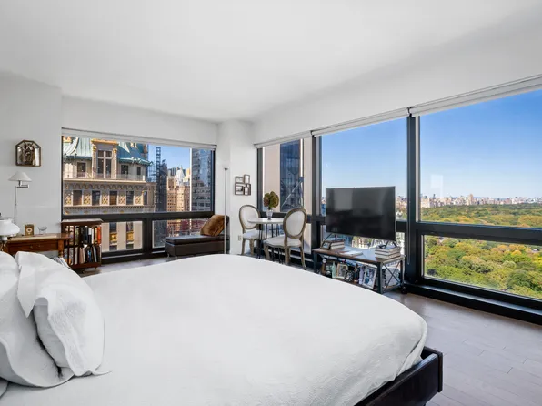 721 5th Avenue 33G image 1 of 8