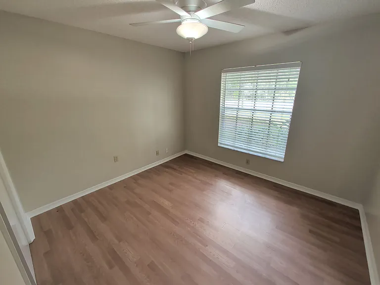 138 W Navarro Pl — Photo 11